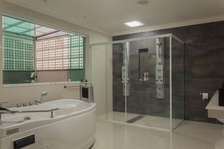 Casa à venda com 399m², 4 quartos e 6 vagasBanheiro da Suíte 4