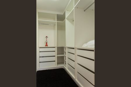 Casa à venda com 399m², 4 quartos e 6 vagasCloset da Suíte 1