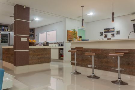 Casa à venda com 399m², 4 quartos e 6 vagasSala