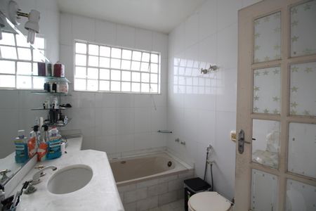 Casa à venda com 500m², 4 quartos e 4 vagasSuíte 3 - Banheiro