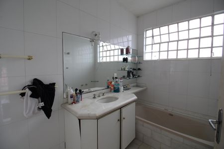 Casa à venda com 500m², 4 quartos e 4 vagasSuíte 3 - Banheiro