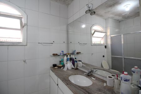 Casa à venda com 500m², 4 quartos e 4 vagasSuíte 1 - Banheiro