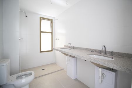 Apartamento à venda com 149m², 3 quartos e 2 vagas Apartamento à venda com 149m², 3 quartos e 2 vagasBanheiro da Suíte 1