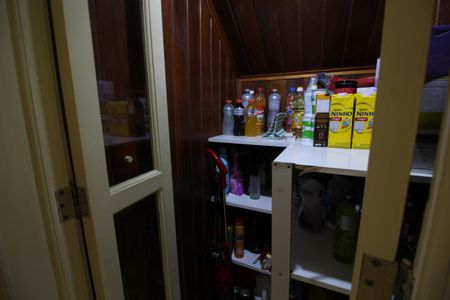 Casa de condomínio à venda com 141m², 4 quartos e 4 vagasDespensa