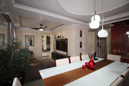 Casa de condomínio à venda com 141m², 4 quartos e 4 vagasSala