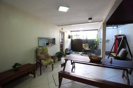 Casa de condomínio à venda com 141m², 4 quartos e 4 vagasÁrea Gourmet