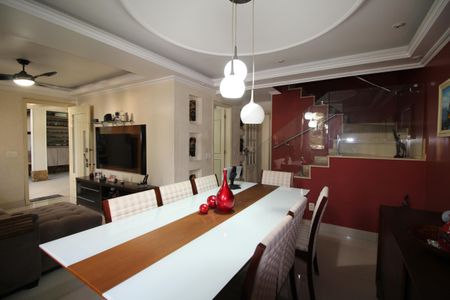 Casa de condomínio à venda com 141m², 4 quartos e 4 vagasSala