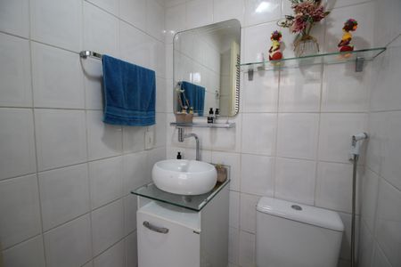 Casa de condomínio à venda com 141m², 4 quartos e 4 vagasLavabo