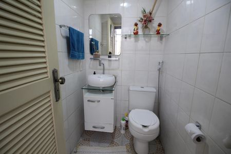 Casa de condomínio à venda com 141m², 4 quartos e 4 vagasLavabo