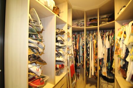 Casa de condomínio à venda com 141m², 4 quartos e 4 vagasQuarto 4 - Closet