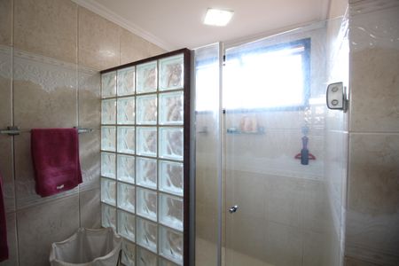 Casa de condomínio à venda com 141m², 4 quartos e 4 vagasBanheiro Social