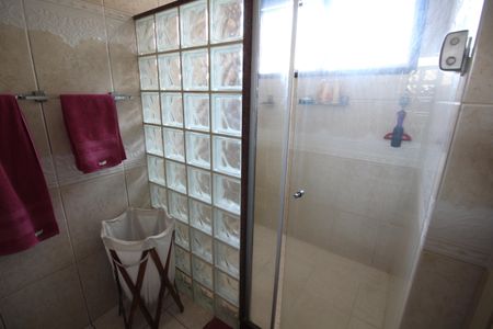 Casa de condomínio à venda com 141m², 4 quartos e 4 vagasBanheiro Social