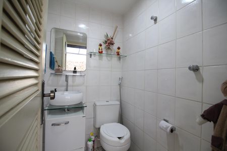 Casa de condomínio à venda com 141m², 4 quartos e 4 vagasLavabo