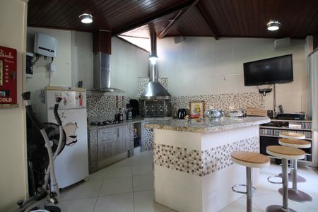 Casa de condomínio à venda com 141m², 4 quartos e 4 vagasChurrasqueira