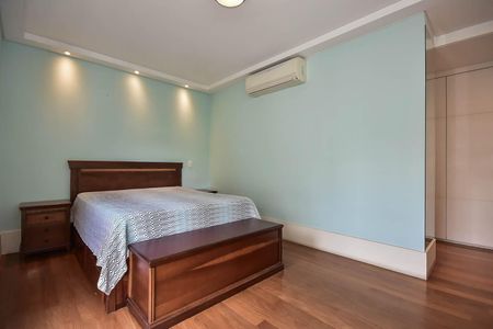 Apartamento à venda com 211m², 4 quartos e 3 vagas Apartamento à venda com 211m², 4 quartos e 3 vagasSuíte 2