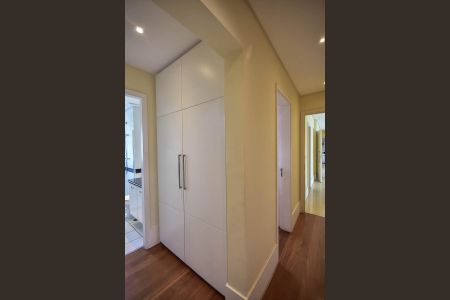 Apartamento à venda com 211m², 4 quartos e 3 vagas Apartamento à venda com 211m², 4 quartos e 3 vagasCorredor