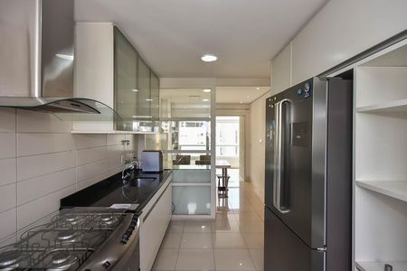 Apartamento à venda com 211m², 4 quartos e 3 vagas Apartamento à venda com 211m², 4 quartos e 3 vagasCozinha