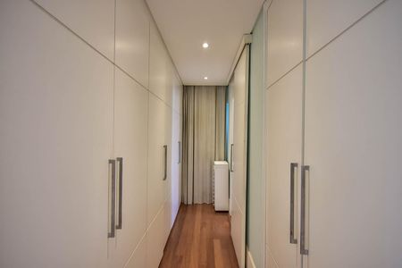 Apartamento à venda com 211m², 4 quartos e 3 vagas Apartamento à venda com 211m², 4 quartos e 3 vagasArmário da Suíte 2