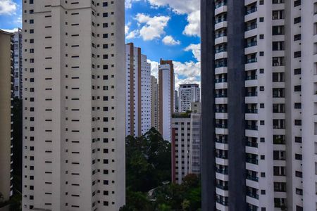 Apartamento à venda com 211m², 4 quartos e 3 vagas Apartamento à venda com 211m², 4 quartos e 3 vagasVista da Suíte 2