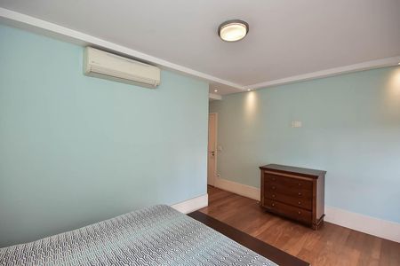 Apartamento à venda com 211m², 4 quartos e 3 vagas Apartamento à venda com 211m², 4 quartos e 3 vagasSuíte 2