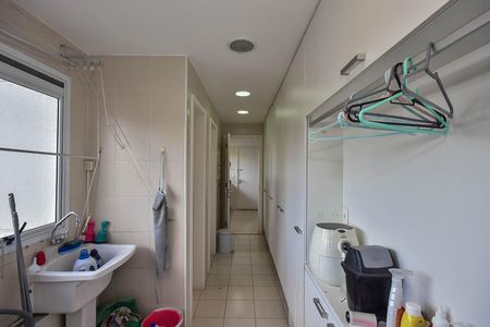 Apartamento à venda com 211m², 4 quartos e 3 vagas Apartamento à venda com 211m², 4 quartos e 3 vagasÁrea de Serviço