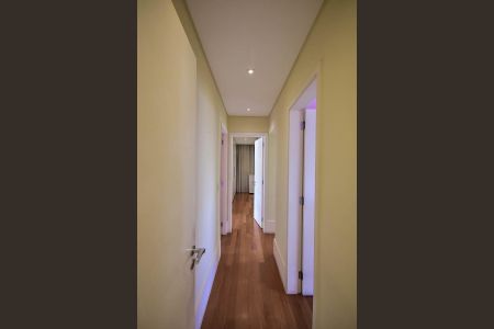 Apartamento à venda com 211m², 4 quartos e 3 vagas Apartamento à venda com 211m², 4 quartos e 3 vagasCorredor