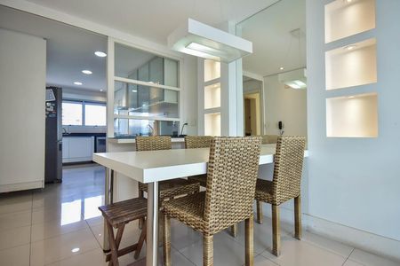 Apartamento à venda com 211m², 4 quartos e 3 vagas Apartamento à venda com 211m², 4 quartos e 3 vagasCopa