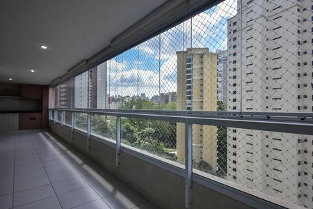 Apartamento à venda com 211m², 4 quartos e 3 vagas Apartamento à venda com 211m², 4 quartos e 3 vagasVaranda
