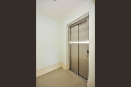Apartamento à venda com 211m², 4 quartos e 3 vagas Apartamento à venda com 211m², 4 quartos e 3 vagasHall Privativo