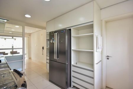 Apartamento à venda com 211m², 4 quartos e 3 vagas Apartamento à venda com 211m², 4 quartos e 3 vagasCozinha