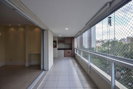 Apartamento à venda com 211m², 4 quartos e 3 vagas Apartamento à venda com 211m², 4 quartos e 3 vagasVaranda