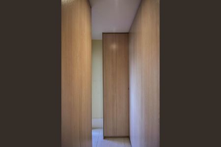 Apartamento à venda com 211m², 4 quartos e 3 vagas Apartamento à venda com 211m², 4 quartos e 3 vagasArmário da Área de Serviço