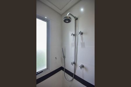 Apartamento à venda com 211m², 4 quartos e 3 vagas Apartamento à venda com 211m², 4 quartos e 3 vagasChuveiro do Banheiro