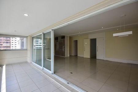 Apartamento à venda com 211m², 4 quartos e 3 vagas Apartamento à venda com 211m², 4 quartos e 3 vagasVaranda