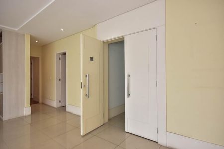Apartamento à venda com 211m², 4 quartos e 3 vagas Apartamento à venda com 211m², 4 quartos e 3 vagasHall de Entrada