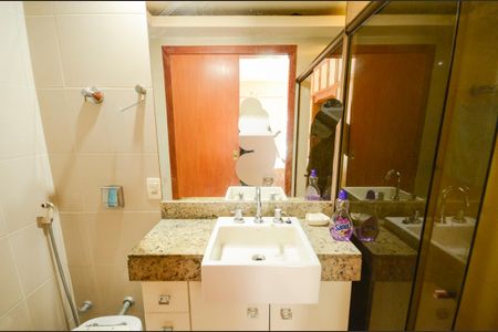 Apartamento à venda com 126m², 3 quartos e 1 vaga Apartamento à venda com 126m², 3 quartos e 1 vagaBanheiro/Suíte 2