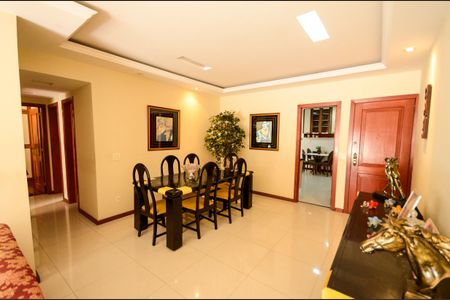 Apartamento à venda com 126m², 3 quartos e 1 vaga Apartamento à venda com 126m², 3 quartos e 1 vagaSala