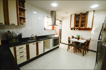 Apartamento à venda com 126m², 3 quartos e 1 vaga Apartamento à venda com 126m², 3 quartos e 1 vagaCozinha