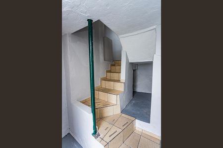 Casa para alugar com 140m², 1 quarto e 1 vaga Casa para alugar com 140m², 1 quarto e 1 vagaEscada