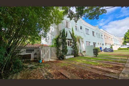 Casa de condomínio à venda com 273m², 3 quartos e 4 vagas Casa de condomínio à venda com 273m², 3 quartos e 4 vagasFachada