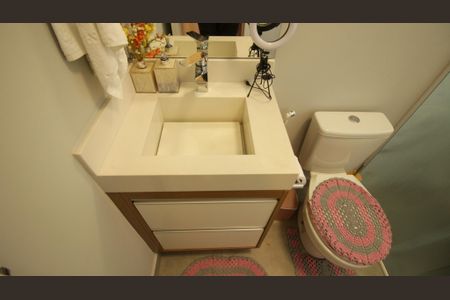 Casa à venda com 160m², 3 quartos e 2 vagasBanheiro 