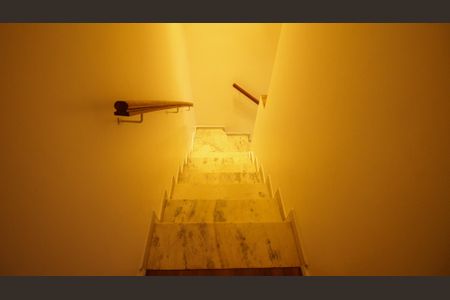 Casa à venda com 160m², 3 quartos e 2 vagasEscada