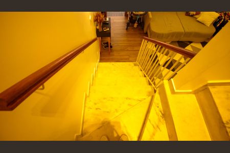 Casa à venda com 160m², 3 quartos e 2 vagasEscada