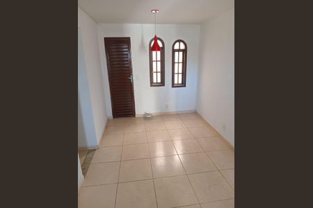 Casa para alugar com 80m², 2 quartos e sem vaga Casa para alugar com 80m², 2 quartos e sem vagaSala