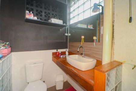 Casa à venda com 180m², 3 quartos e 2 vagasBanheiro da Suíte