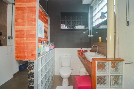 Casa à venda com 180m², 3 quartos e 2 vagasBanheiro da Suíte