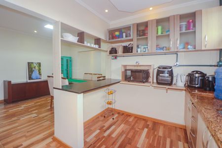 Casa à venda com 180m², 3 quartos e 2 vagasCozinha