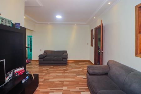 Casa à venda com 180m², 3 quartos e 2 vagasSala