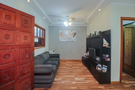 Casa à venda com 180m², 3 quartos e 2 vagasSala