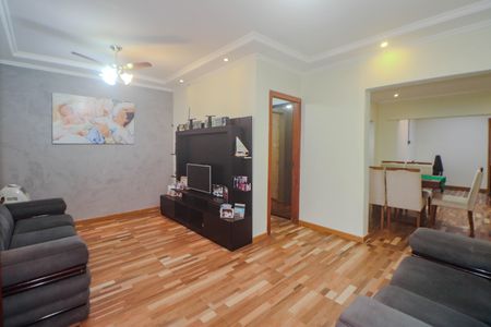 Casa à venda com 180m², 3 quartos e 2 vagasSala